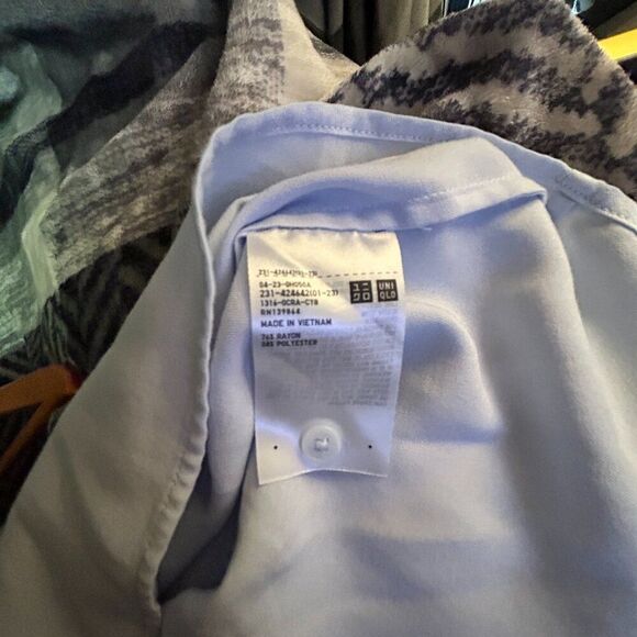 Uniqlo Light Blue Button Down Blouse Size Small - Picture 8 of 8